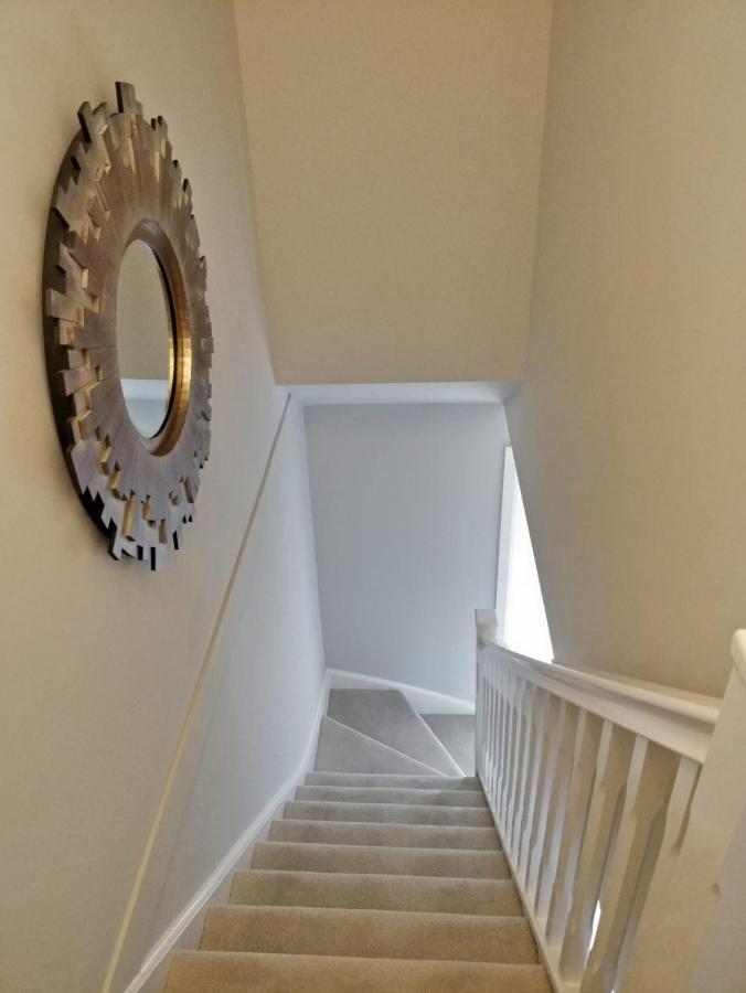 Chandra House Swindon Luaran gambar